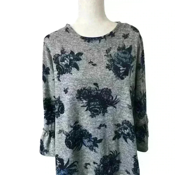 JohnPaulRichard Tops - John Paul Richard Women’s 1X Grey Floral Bell Sleeve Top